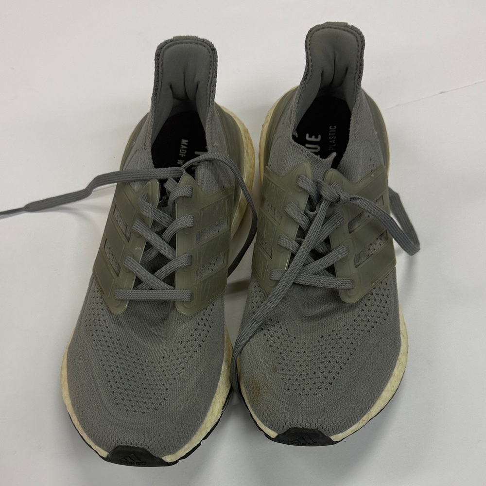 Adidas gray tennis shoes